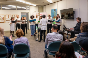 Le spectacle de chant choral du groupe d'adultes à la Maison du Citoyen de Gatineau